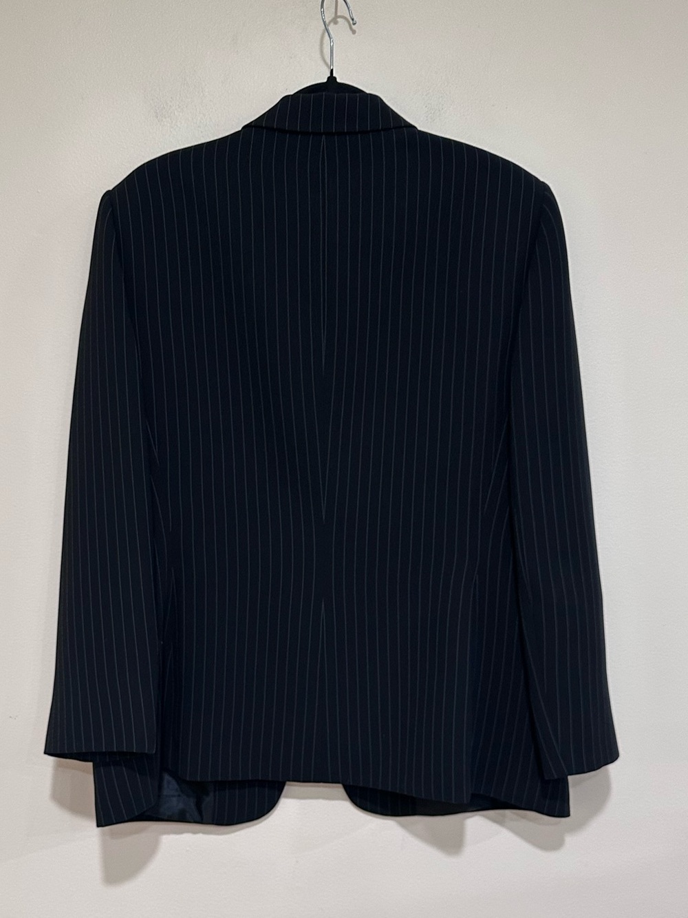Tahari women’s Black Pinstripe Pantsuit 3 piece Size 16 - Picture 16 of 16